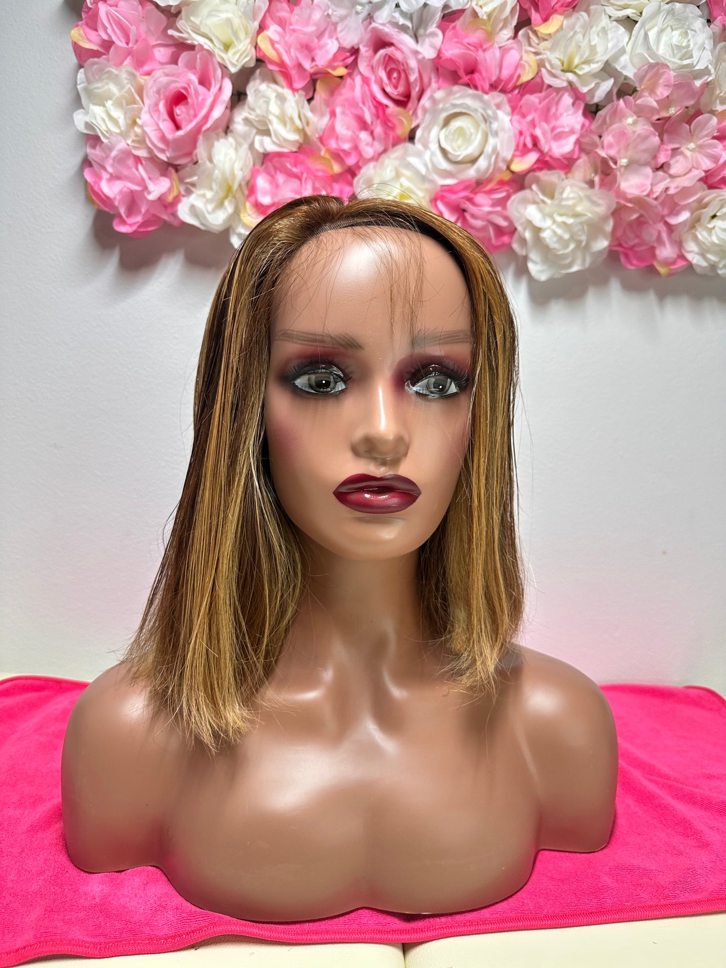 Parrucca Bob Corta Dritta in Capelli Umani Remy Biondo Miele, Lace Trasparente 4x4, Densità 150%, Lunghezza 14 Pollici